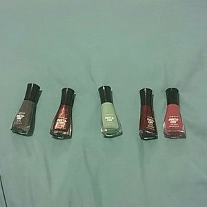 5 Nail polishes